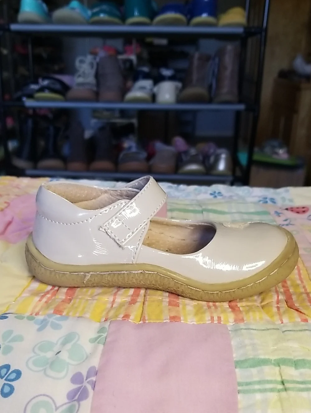 Livie & Luca Grey Patent Leather Mary Janes with Bird Applique Size 7 Pio Pio